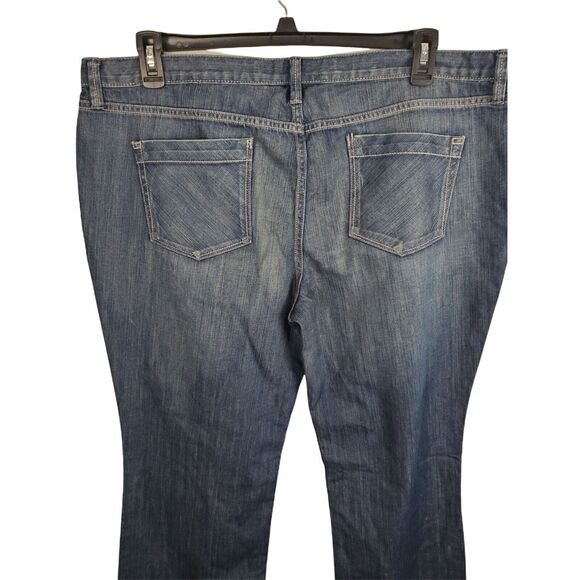 Mossimo Jeans Womens 18 Plus Size Bootcut Medium Wash Mid Rise Denim Bottoms - Picture 6 of 9